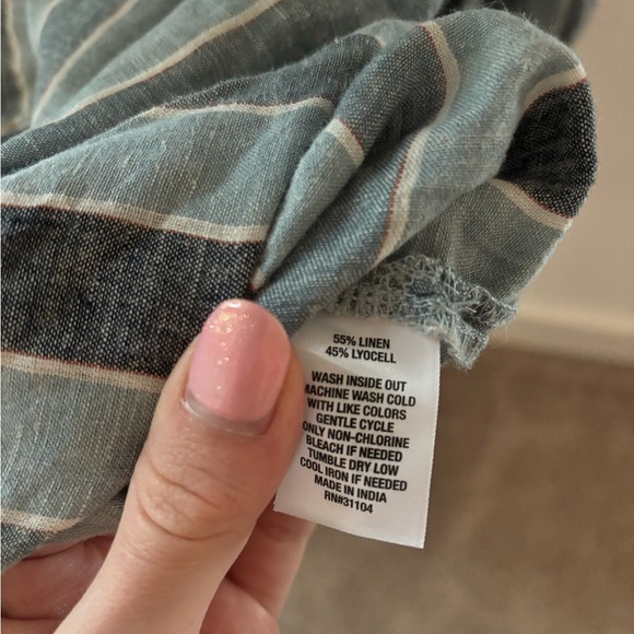 Beachy Blue & White Striped Button-Up Shirt in size medium Linen Blend - Picture 5 of 7